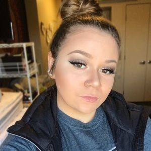 Meet your Posher, Michaela